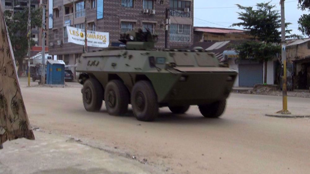 Soldiers claim Guinea constitution, govt. dissolved in apparent coup