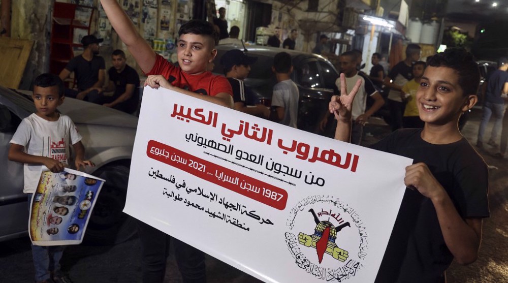 Israeli troops storm West Bank, arrest relatives of escaped prisoners