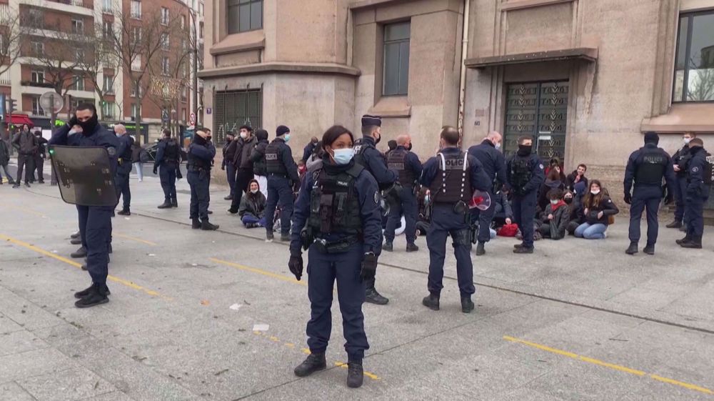 Many schools close in France, as teachers strike over chaotic COVID strategy