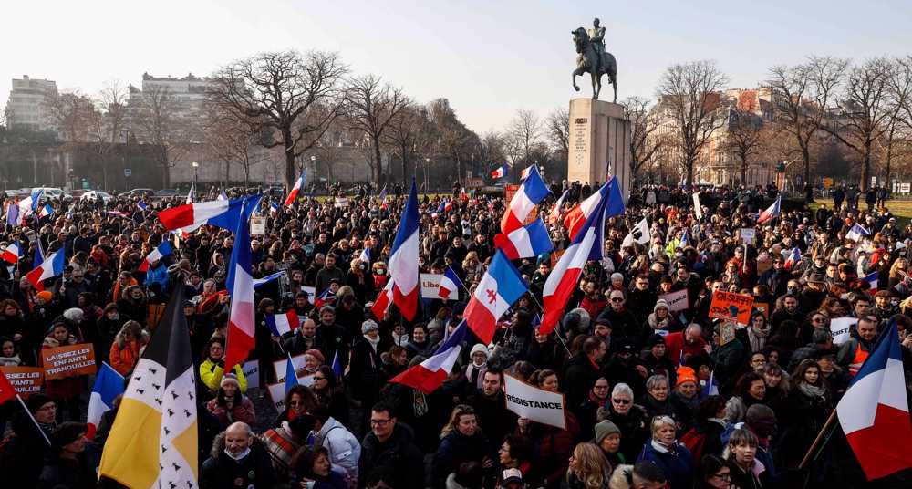 Protesters hit French streets to fight new vaccine pass