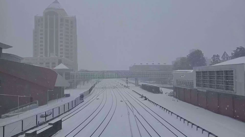 Snow, sleet, rain hit southeastern United States