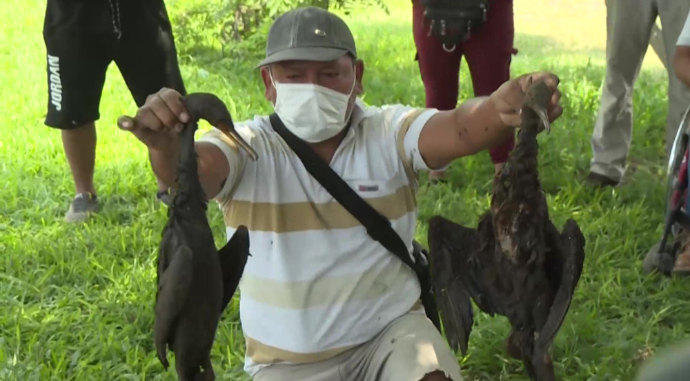 Peruvian fishers protest to demand compensation for oil spill