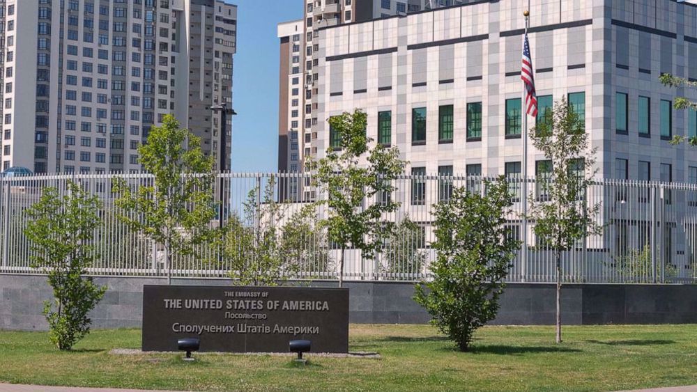 US orders families of embassy staff in Ukraine to leave country