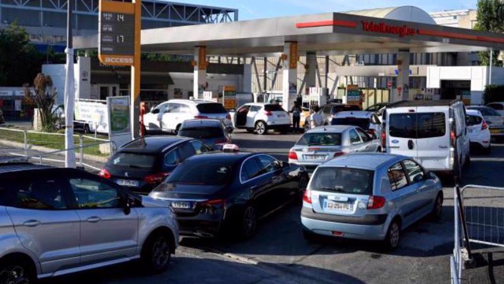 France oil strikes: Leading union rejects wage talks as ‘blackmail’