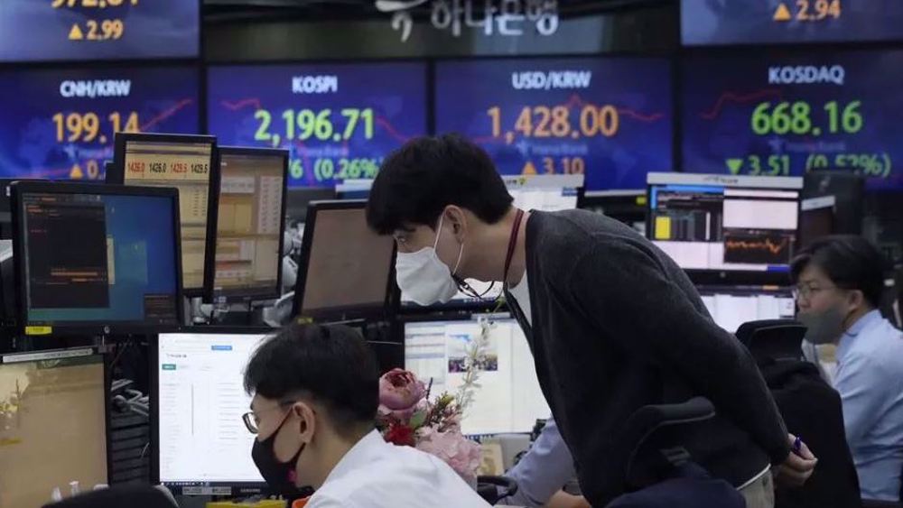 US stocks tumble after disappointing inflation data