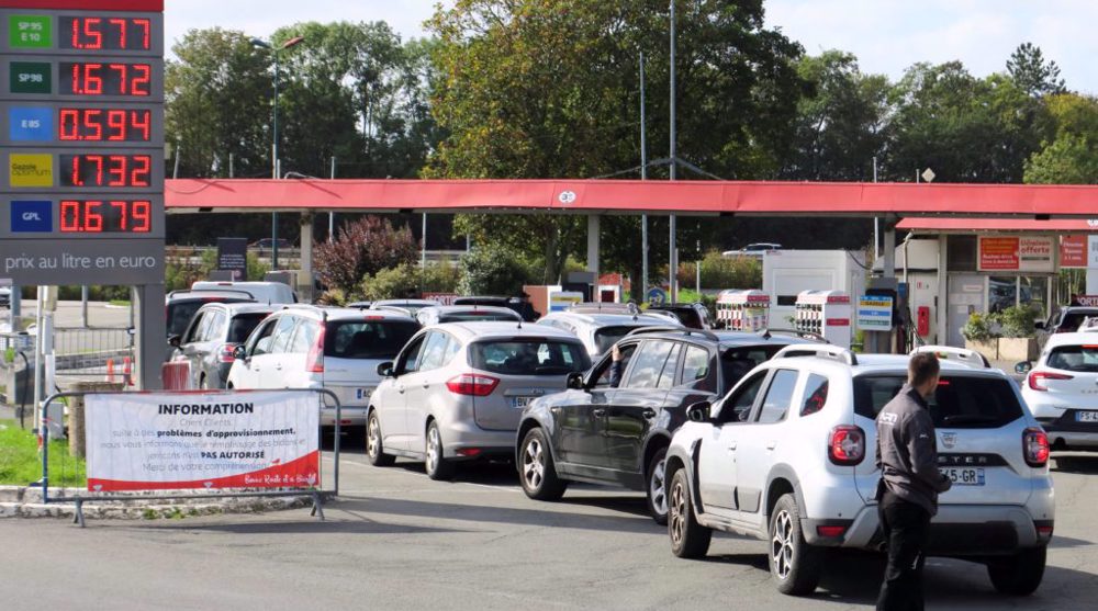 Fuel shortages cause 'physical and moral fatigue' for Parisians