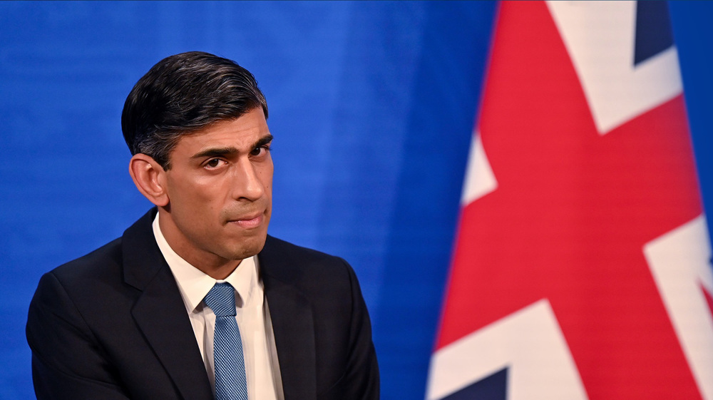 Calls grow for general election as Tory party anoints Sunak PM