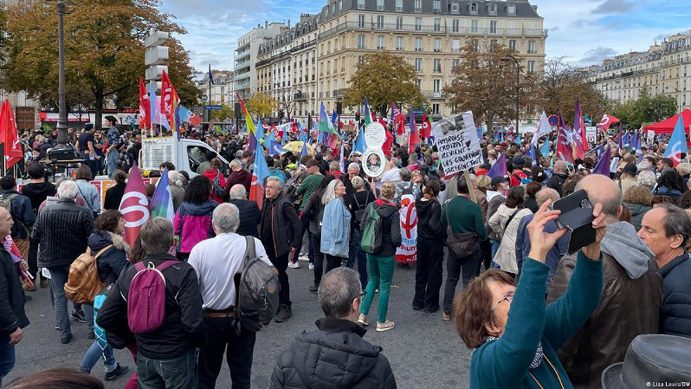 French cost of living protests turn violent