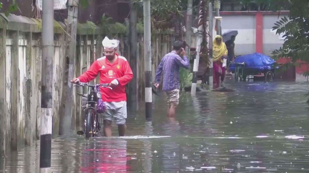 28 dead in Bangladesh cyclone, millions without power