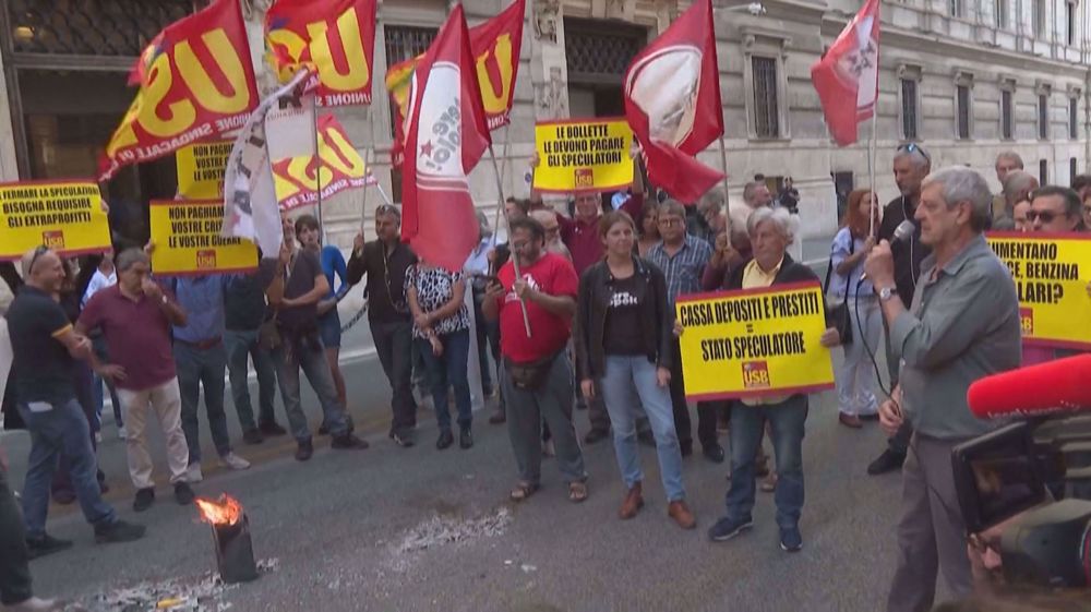 People in Rome protest cost-of-living crisis, burn energy bills 