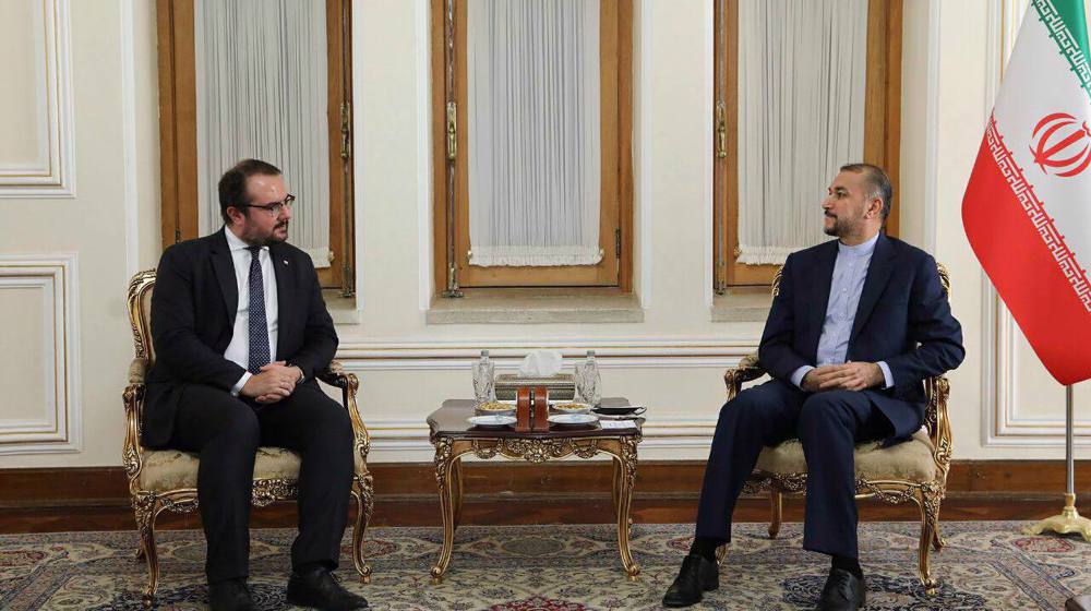 FM: Iran opposes war, sends no arms to any side of Ukraine war
