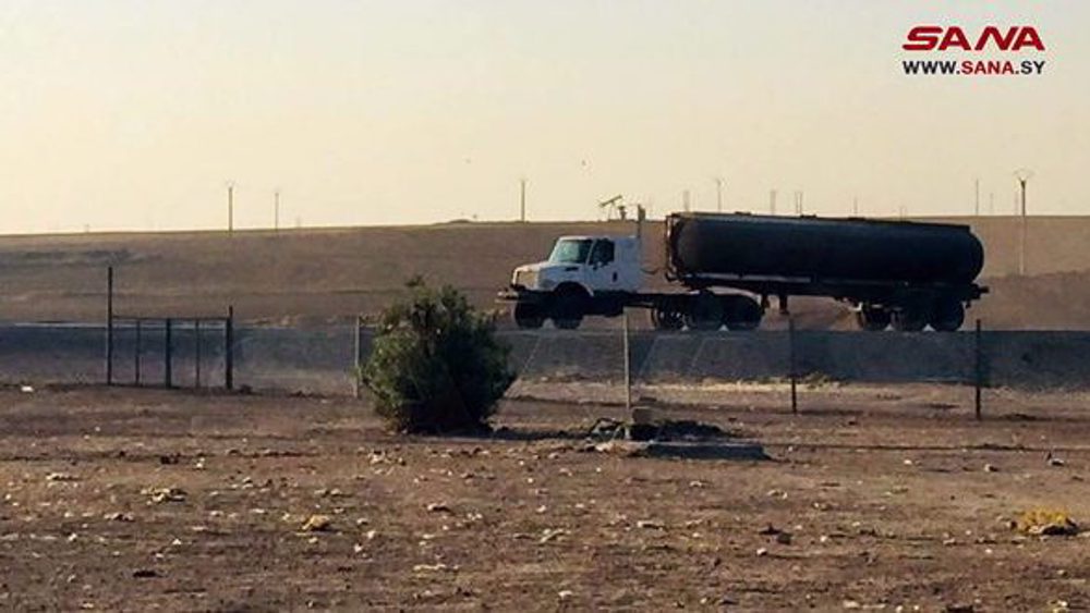 US forces loot 94 more truckloads of Syrian oil, wheat: Report