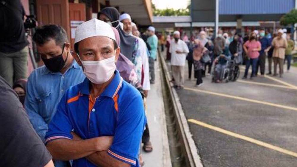 Malaysia opposition leader claims vote majority, rival does not concede