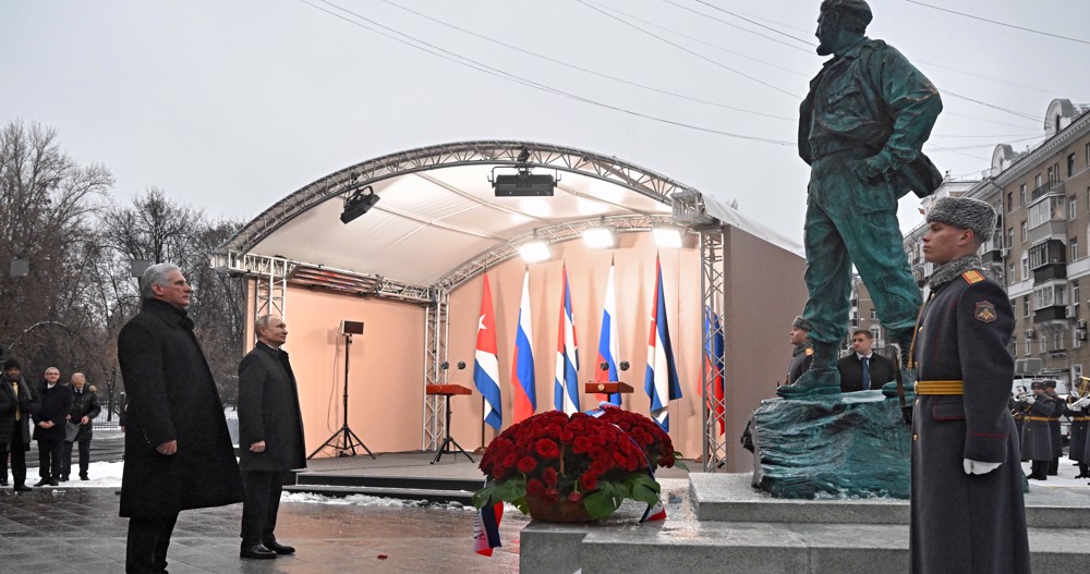 Leaders of Cuba, Russia pledge to unite in face of 'common enemy'