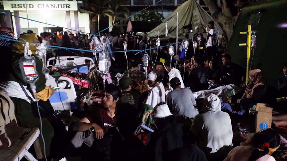 Many school children among 252 dead in Indonesia quake