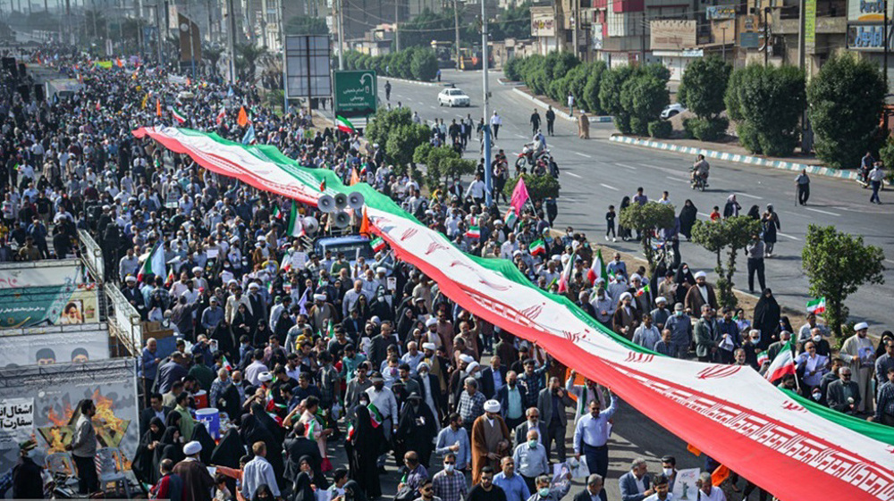 Iran Army vows to confront Global Arrogance, defend Revolution