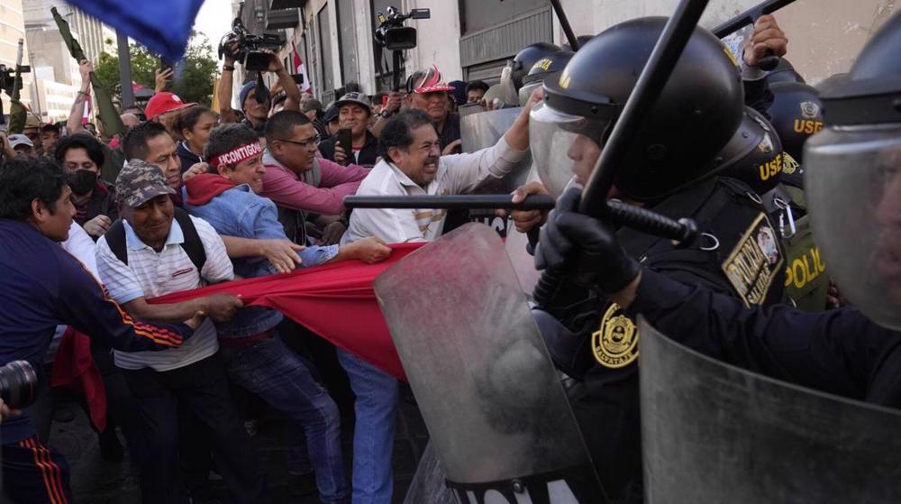 Thousands march in Peru's capital, demand president's ouster 