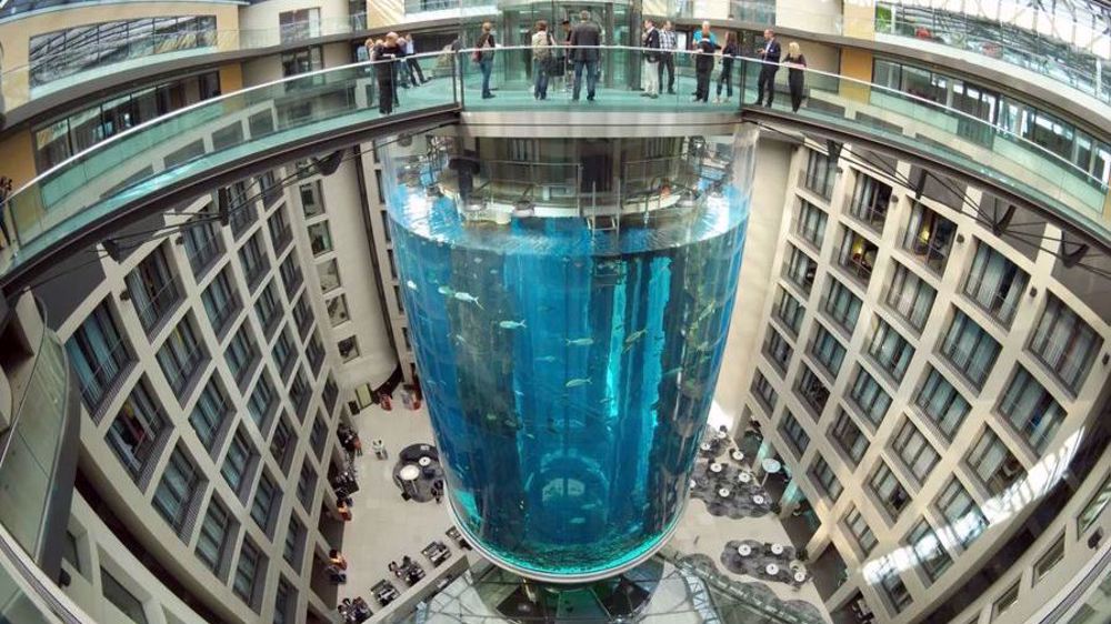 Two people injured as huge Berlin aquarium bursts