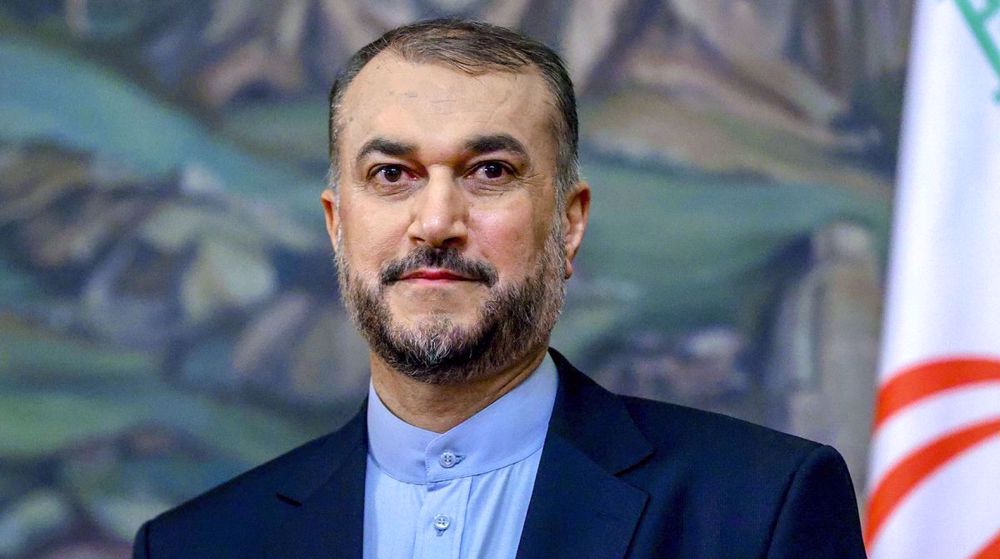 Iran FM arrives in Oman bearing presidential message
