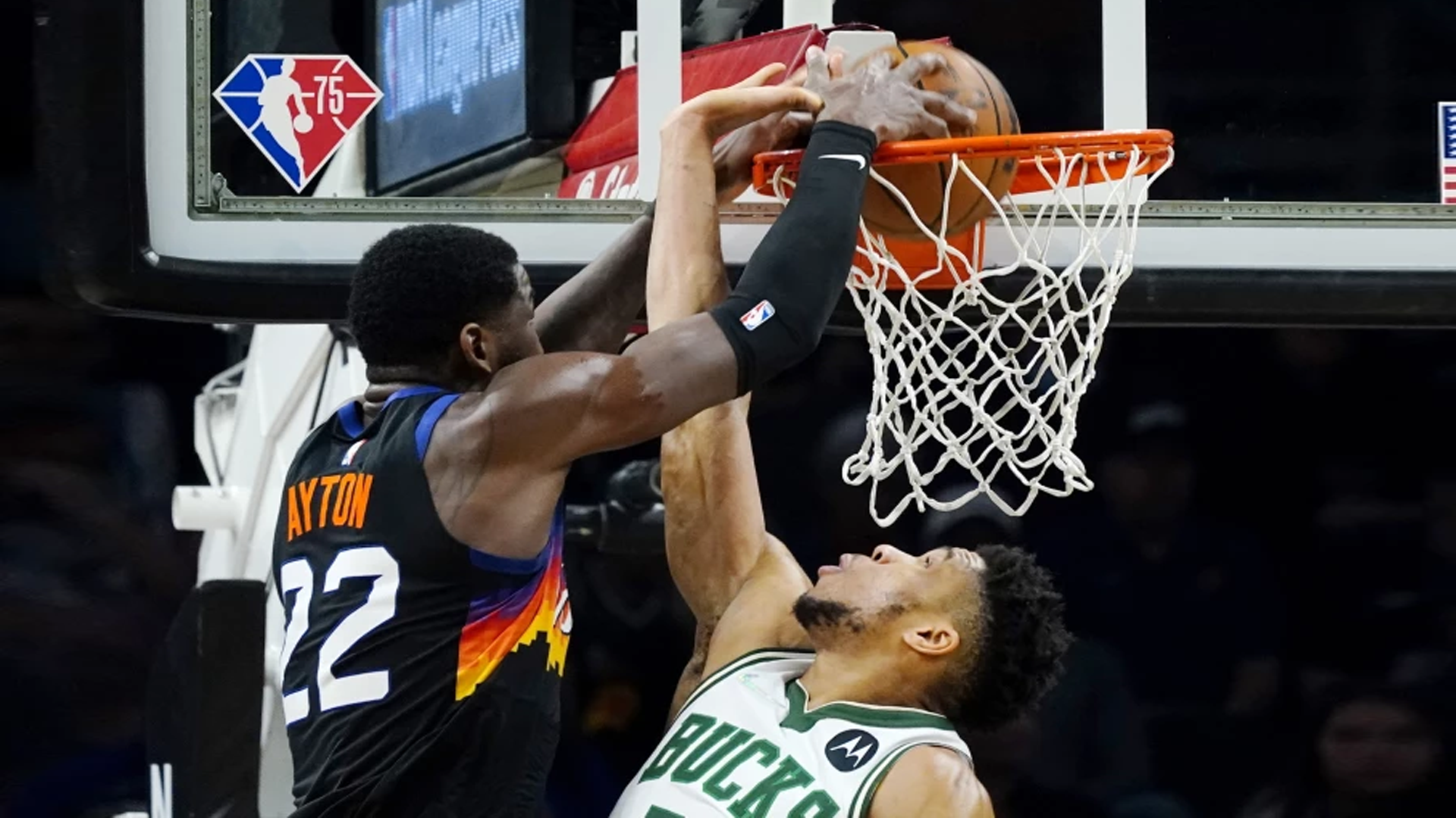 NBA: Phoenix Suns 131-107 Milwaukee Bucks