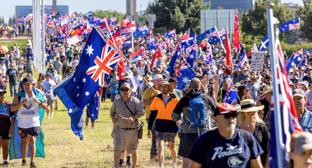 Thousands of protesters gather in Canberra against vaccination mandates
