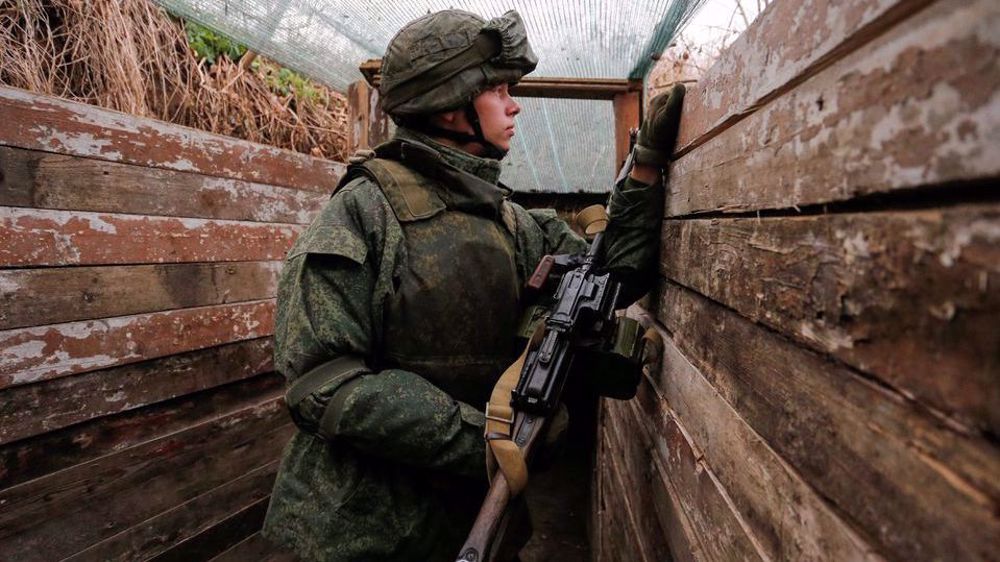 Ethnic Russians in eastern Ukraine say attacked by govt. forces