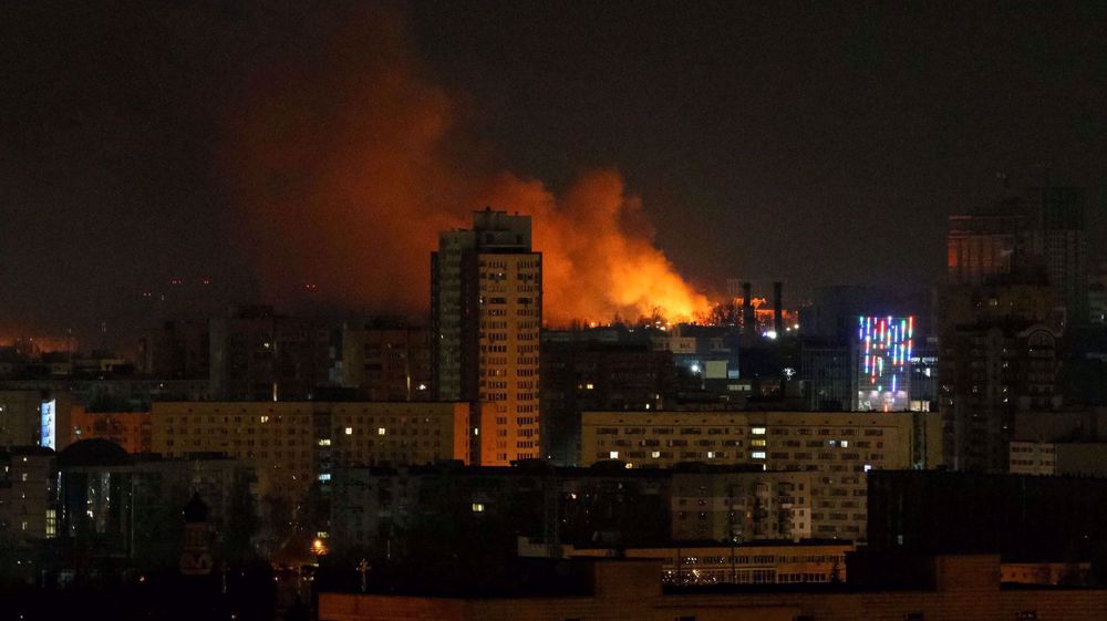 Heavy fighting in Kiev as US offers to evacuate Ukraine's president