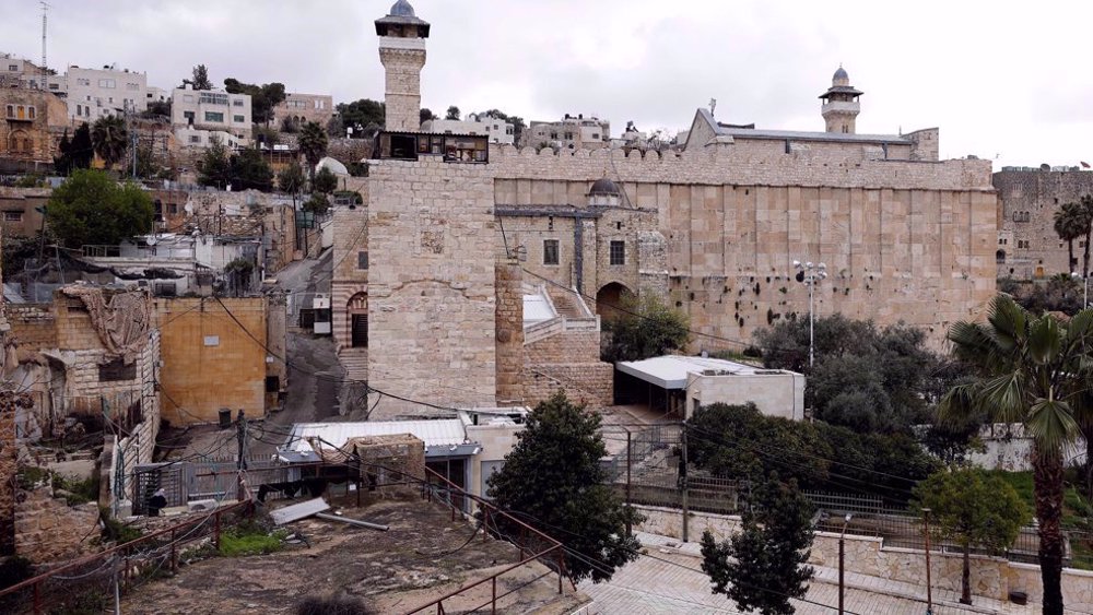 On mosque massacre anniversary, Palestinian rights organization urges intl. protection 