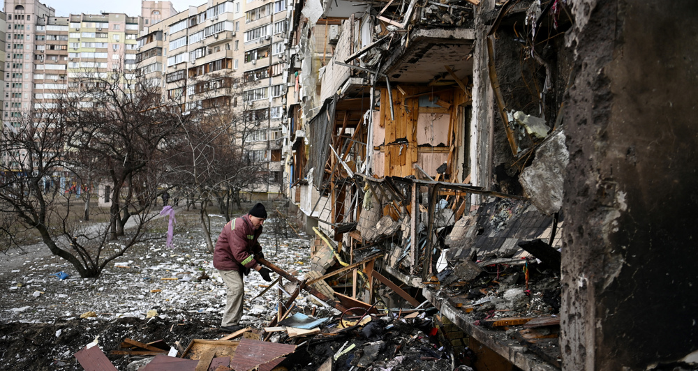 Putin urges Ukrainian army to 'take power' to negotiate peace