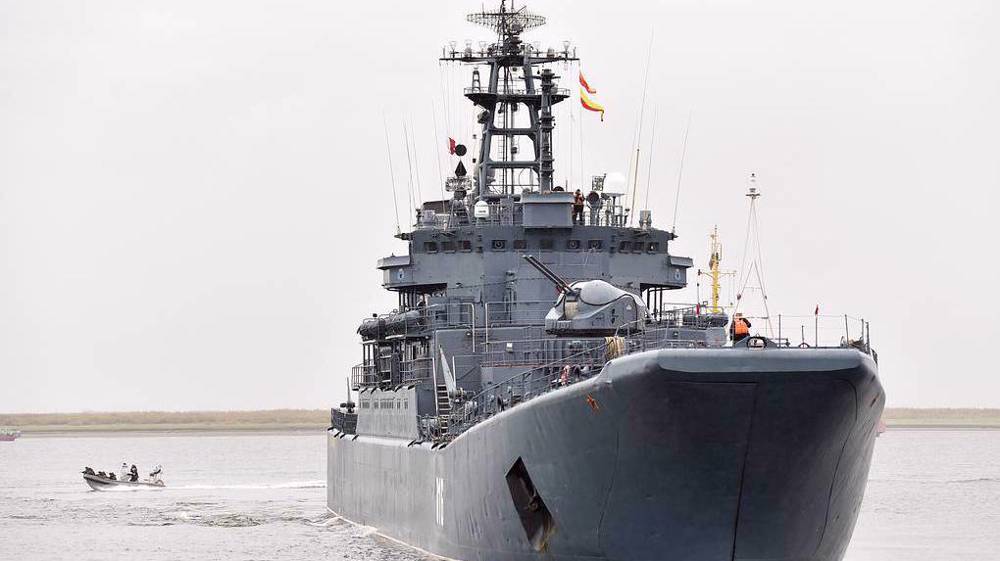 Russian ships arrive at Syria’s port of Tartus amid tensions with West