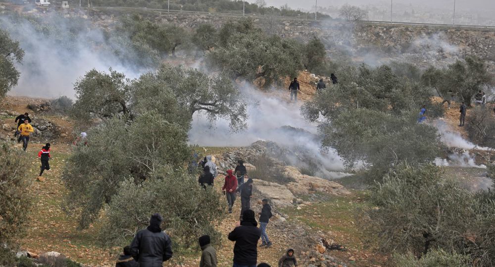 Israeli forces attack Palestinian protesters in West Bank