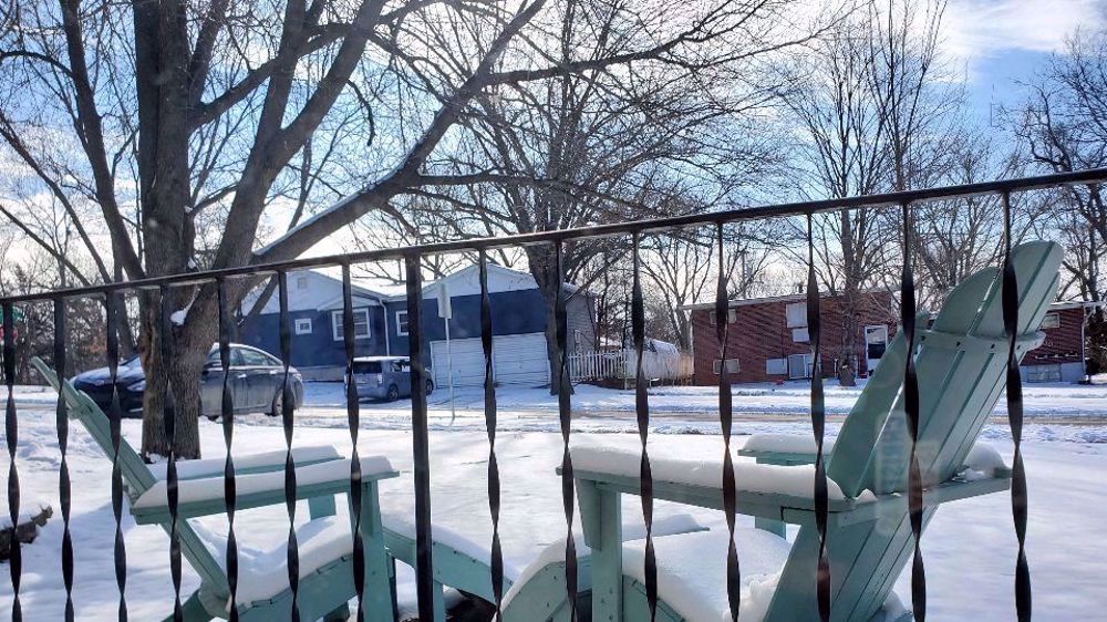 US winter storm leaves hundreds of thousands without power