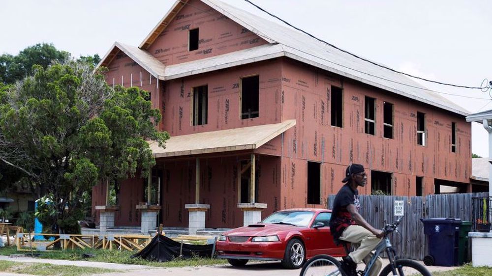 US home sales tumble; higher prices, mortgage rates eroding affordability