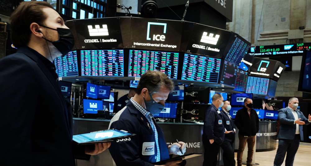 Global equities rise, gold falls after Russia avoids default