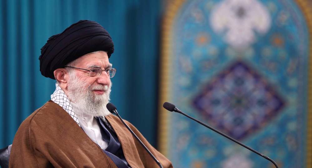 Iran's economy should not be tied to US sanctions, Leader says