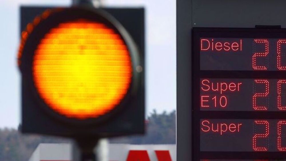 Russia warns West of oil at $300 if they cut energy imports 