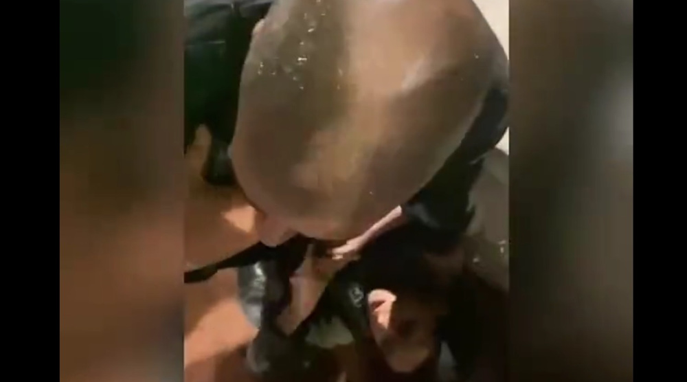 Video: Israeli forces brutalize Palestinian boy before arresting him in al-Quds