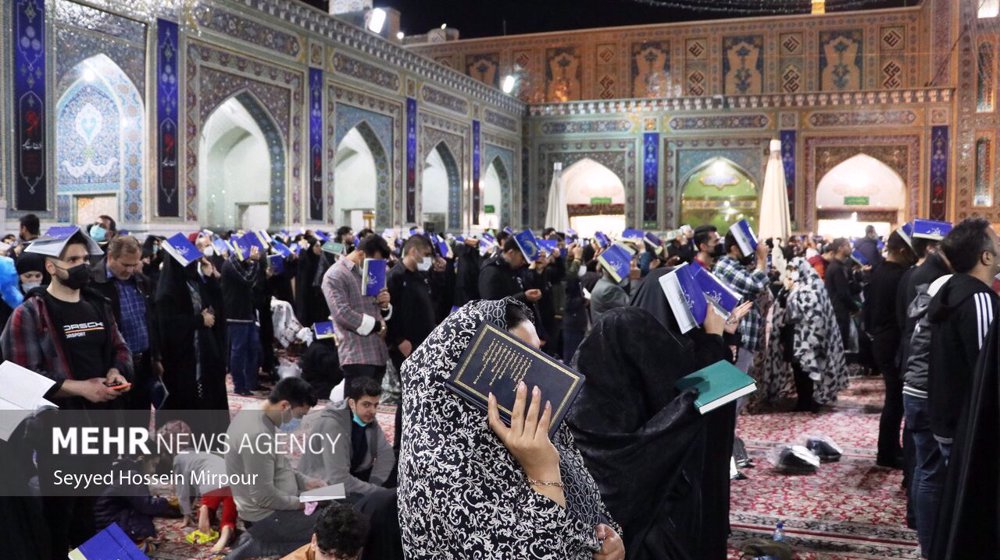 Iranians mark 'Laylat al-Qadr' with night-long prayers  
