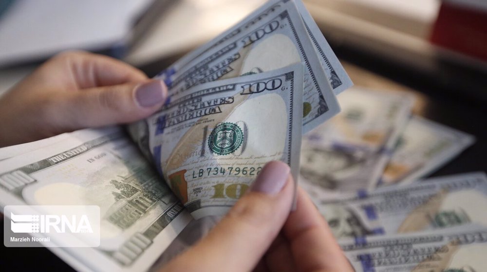 Traders hail Iran's decision to scrap tax on import of currency 