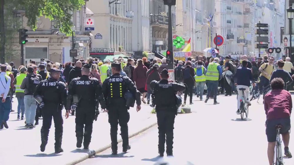 Yellow Vests march after re-election of nemesis Macron