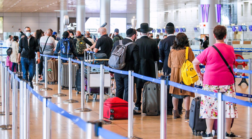Poll: Half of Israeli youths ‘not optimistic’, 33% think of leaving