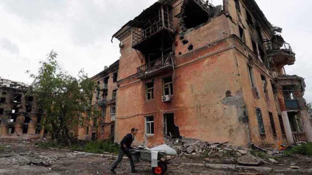 Russia steps up operation to encircle last Ukrainian holdout in Donbas