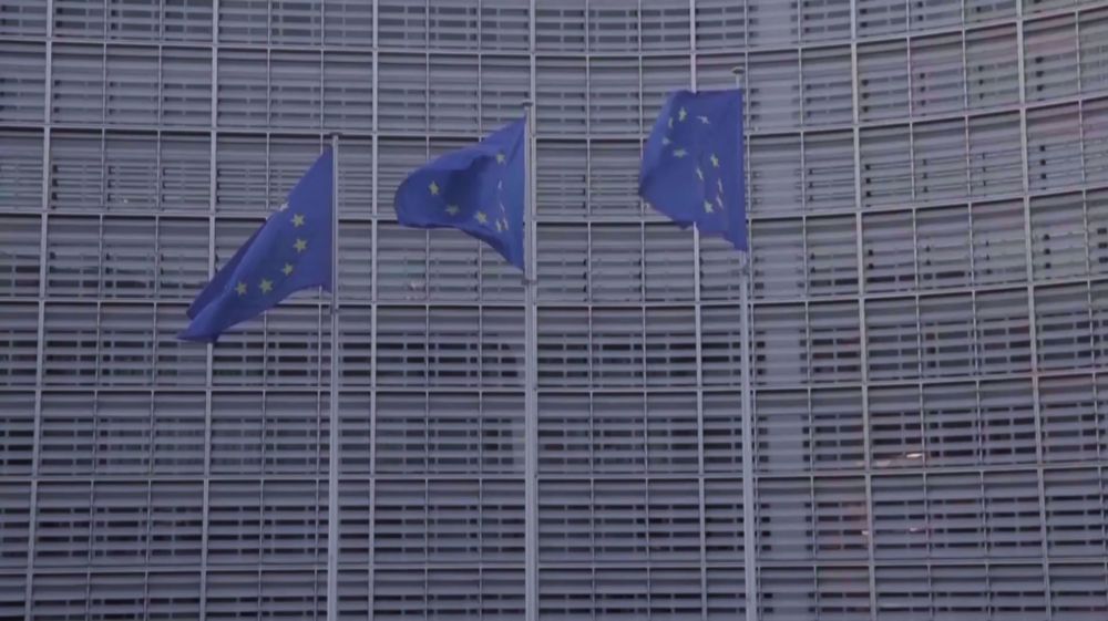 EU proposes total ban on Russian oil