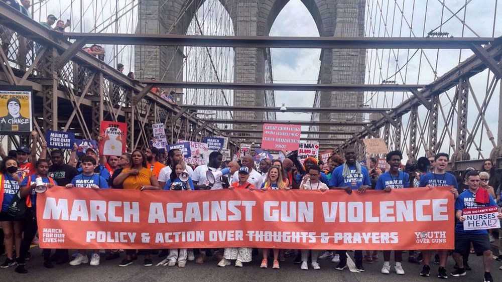 Supreme Court: Americans have right to carry guns in public