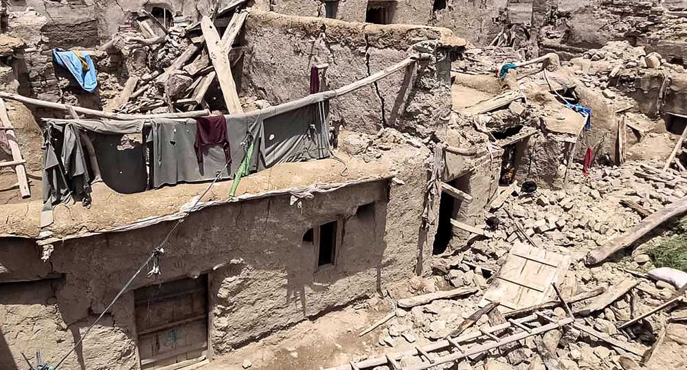 Afghan villagers mourn dead amid earthquake rubble