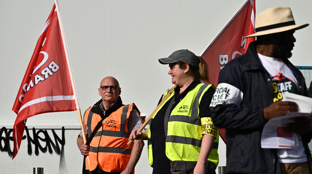 UK rail strike: Union workers stage third walkout in week