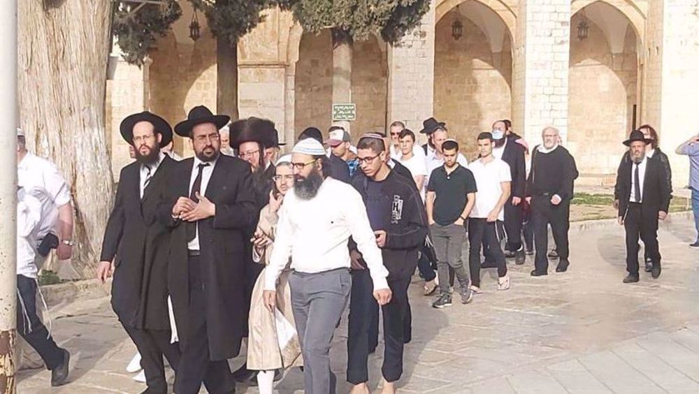 Israeli settlers, escorted by regime troops, intrude into al-Aqsa