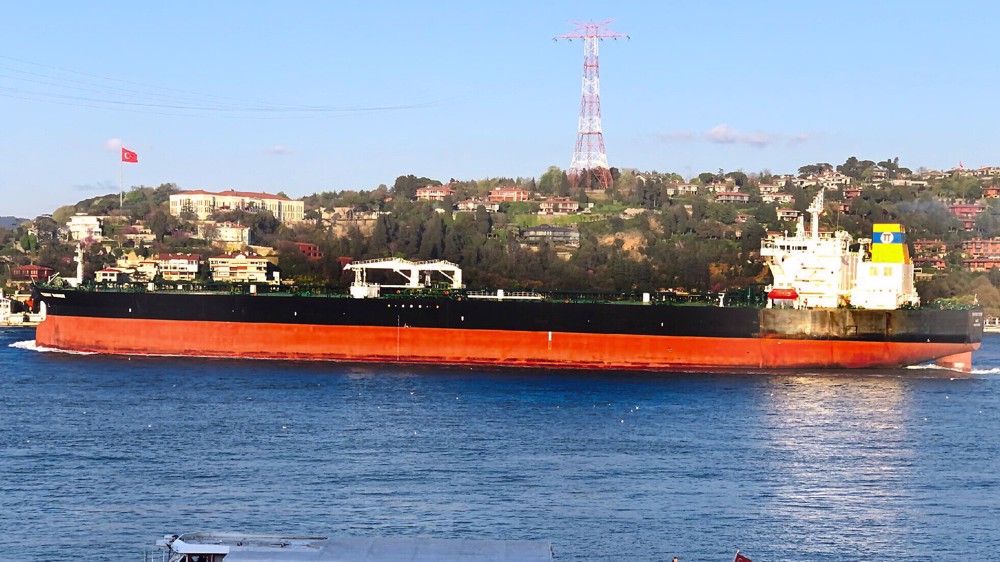 Iran: Crews of seized Greek ships in perfect health, free to call families
