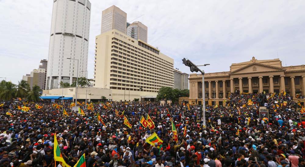 Sri Lanka calm but protesters refuse to leave presidential compound 