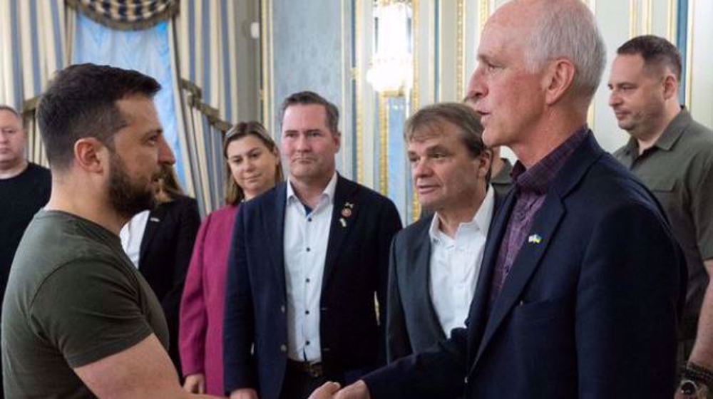 US special envoy visits Ukraine, vows to continue flow of arms